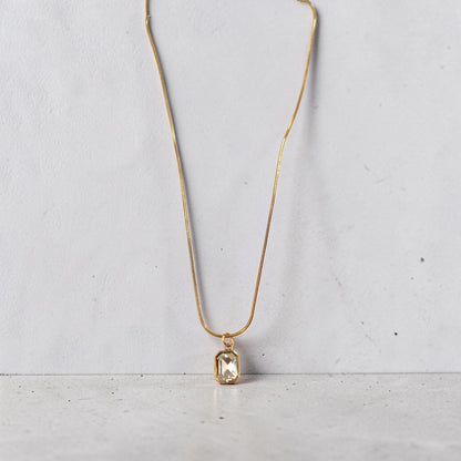 CRYSTAL NECKLACE WHITE