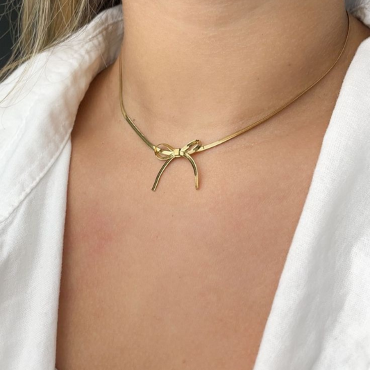 LIORA BOW NECKLACE